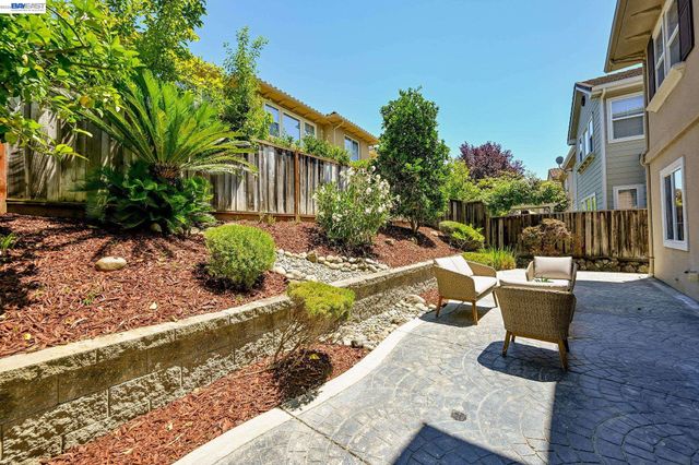 5389 Hazeltine Ln, Dublin, CA 94568