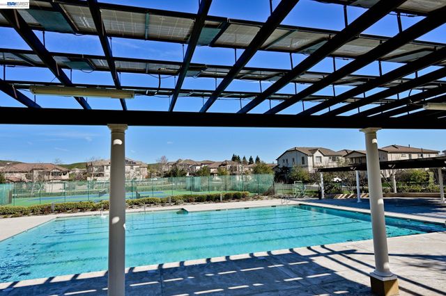 5389 Hazeltine Ln, Dublin, CA 94568