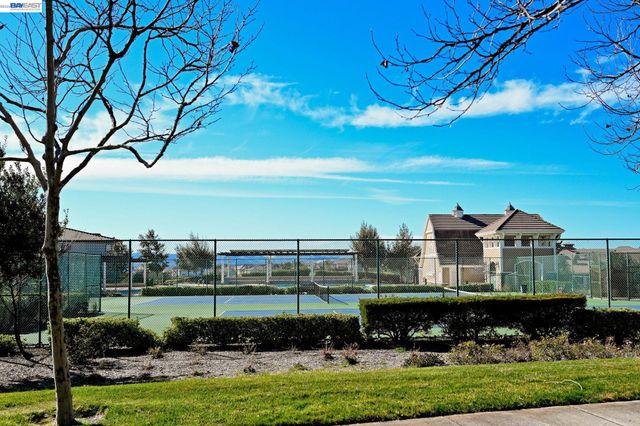 5389 Hazeltine Ln, Dublin, CA 94568