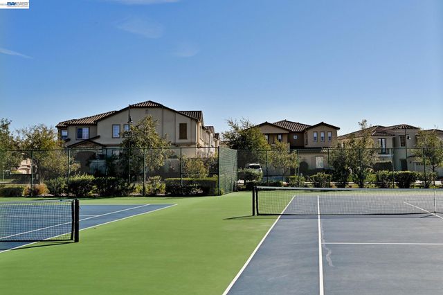 5389 Hazeltine Ln, Dublin, CA 94568