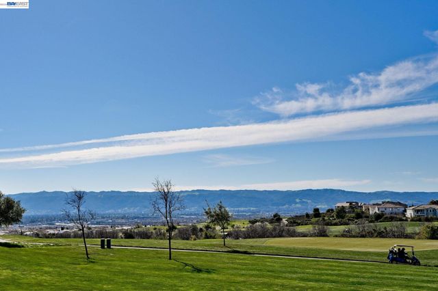 5389 Hazeltine Ln, Dublin, CA 94568