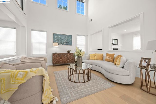 5389 Hazeltine Ln, Dublin, CA 94568