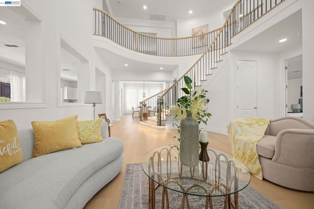5389 Hazeltine Ln, Dublin, CA 94568