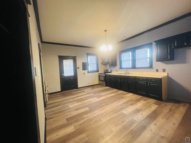 620 SE Lake St, Topeka, KS 66607