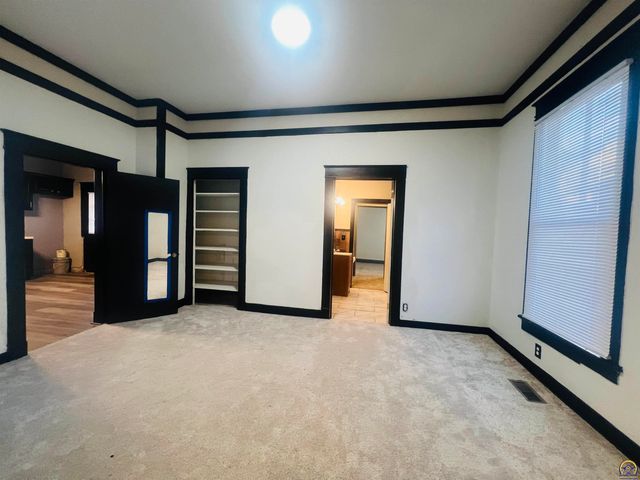 620 SE Lake St, Topeka, KS 66607