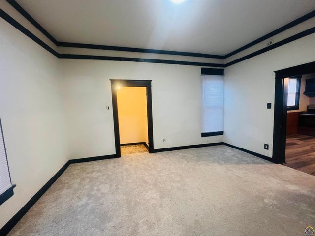 620 SE Lake St, Topeka, KS 66607