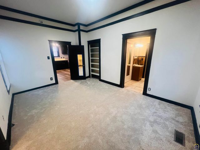 620 SE Lake St, Topeka, KS 66607