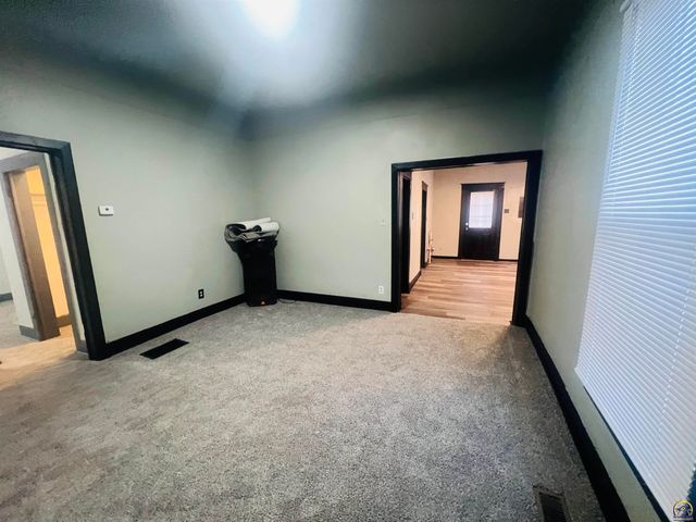 620 SE Lake St, Topeka, KS 66607