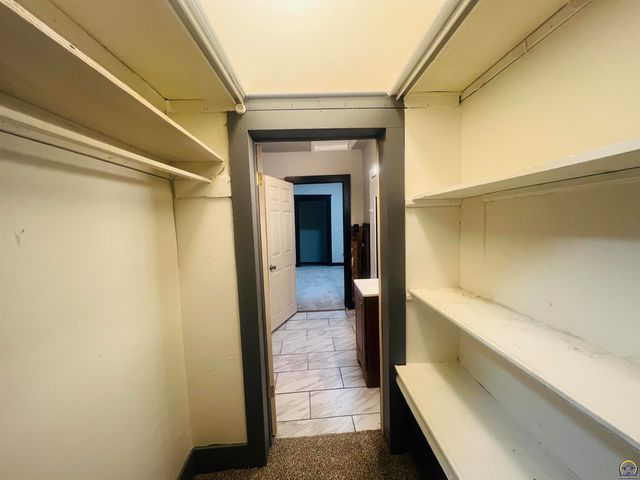 620 SE Lake St, Topeka, KS 66607