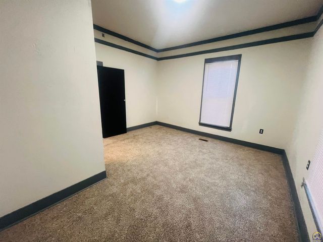 620 SE Lake St, Topeka, KS 66607