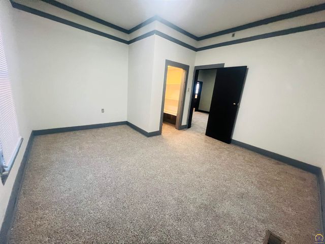 620 SE Lake St, Topeka, KS 66607