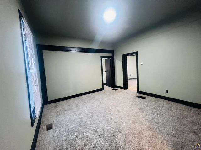 620 SE Lake St, Topeka, KS 66607