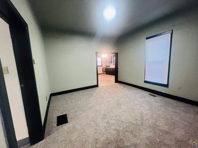 620 SE Lake St, Topeka, KS 66607