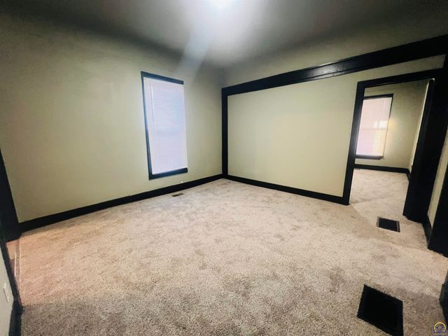 620 SE Lake St, Topeka, KS 66607