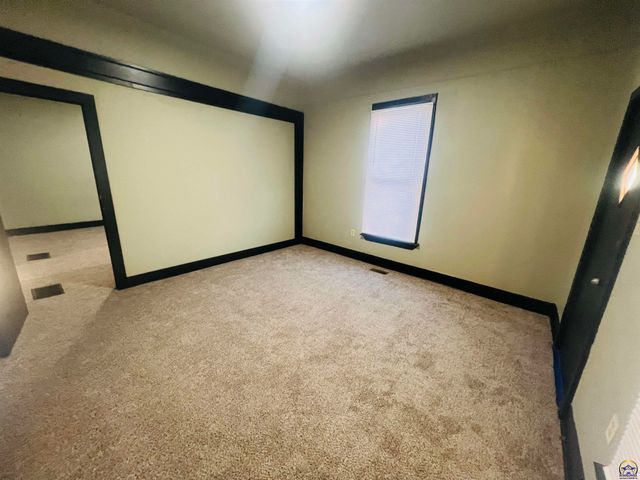 620 SE Lake St, Topeka, KS 66607