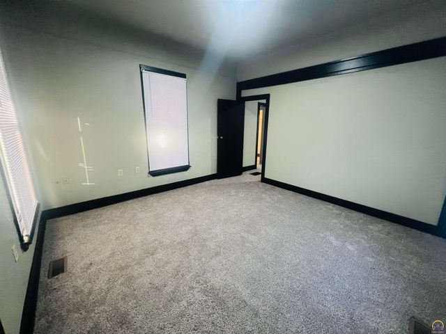 620 SE Lake St, Topeka, KS 66607