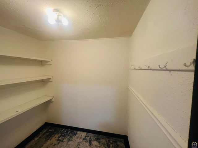 620 SE Lake St, Topeka, KS 66607