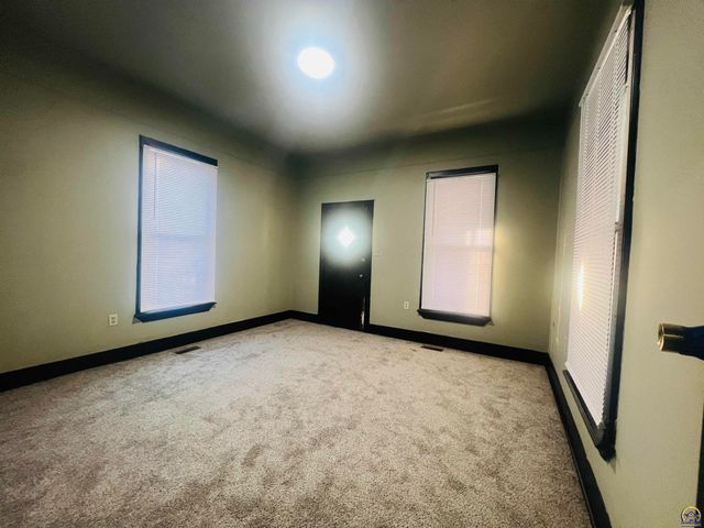 620 SE Lake St, Topeka, KS 66607