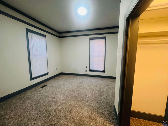 620 SE Lake St, Topeka, KS 66607