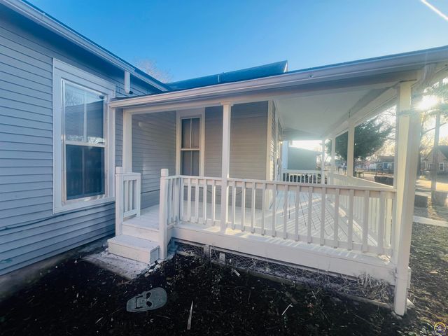 620 SE Lake St, Topeka, KS 66607