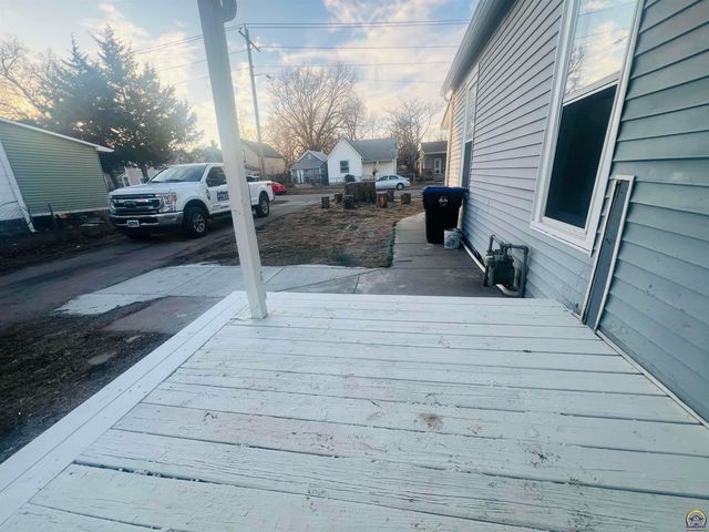 620 SE Lake St, Topeka, KS 66607