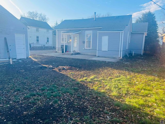 620 SE Lake St, Topeka, KS 66607