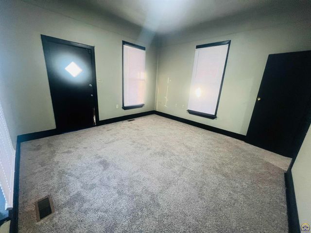 620 SE Lake St, Topeka, KS 66607