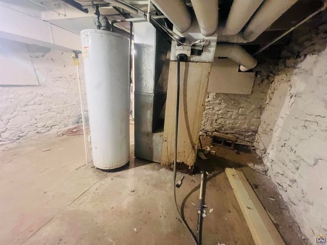 620 SE Lake St, Topeka, KS 66607