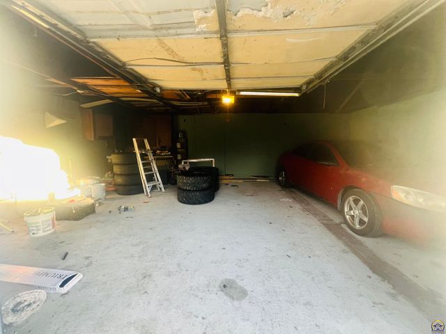 620 SE Lake St, Topeka, KS 66607