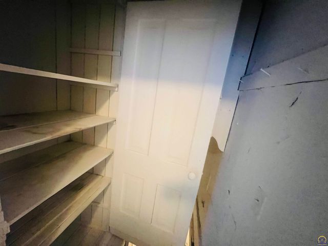 620 SE Lake St, Topeka, KS 66607