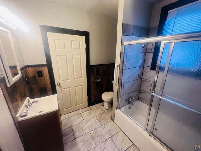 620 SE Lake St, Topeka, KS 66607