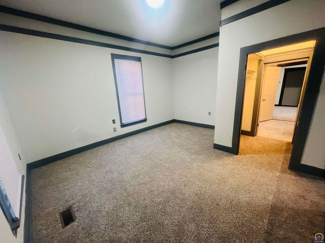 620 SE Lake St, Topeka, KS 66607