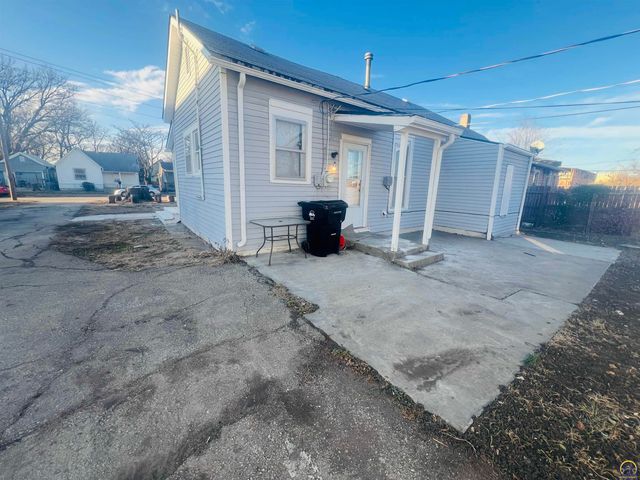 620 SE Lake St, Topeka, KS 66607