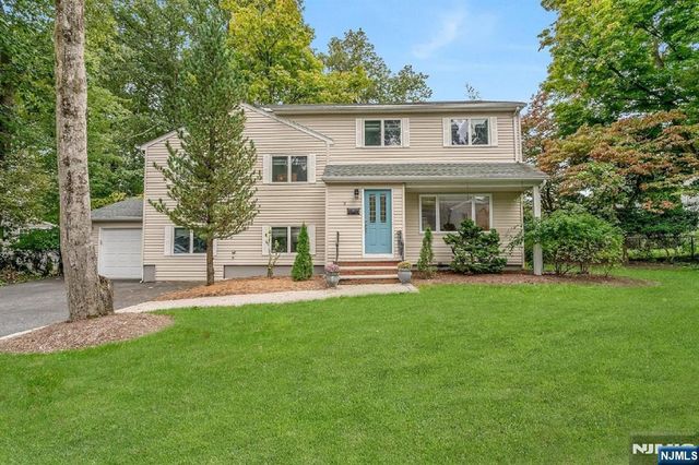 8 Waibel Drive, Allendale, NJ 07401
