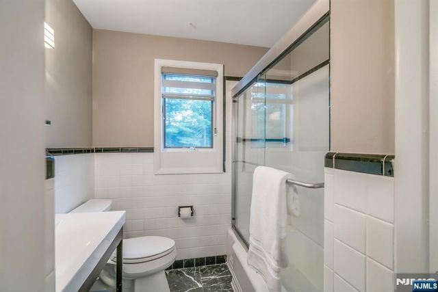 8 Waibel Drive, Allendale, NJ 07401