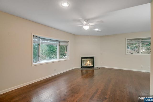 8 Waibel Drive, Allendale, NJ 07401