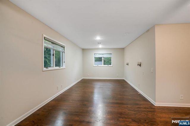 8 Waibel Drive, Allendale, NJ 07401