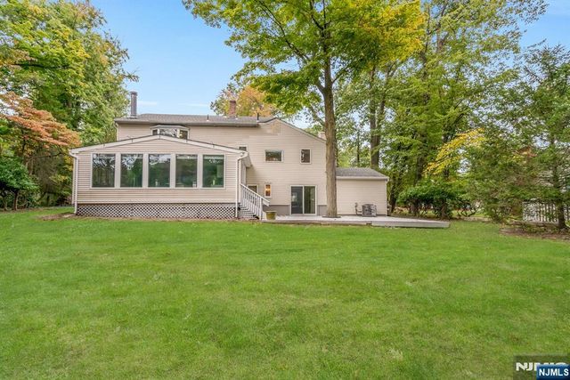 8 Waibel Drive, Allendale, NJ 07401