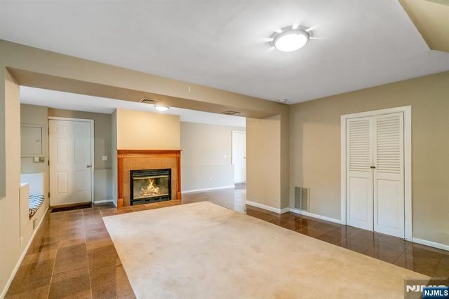 8 Waibel Drive, Allendale, NJ 07401