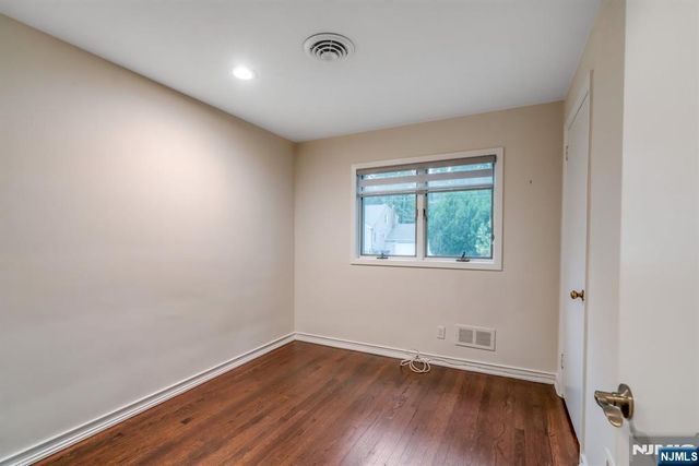 8 Waibel Drive, Allendale, NJ 07401