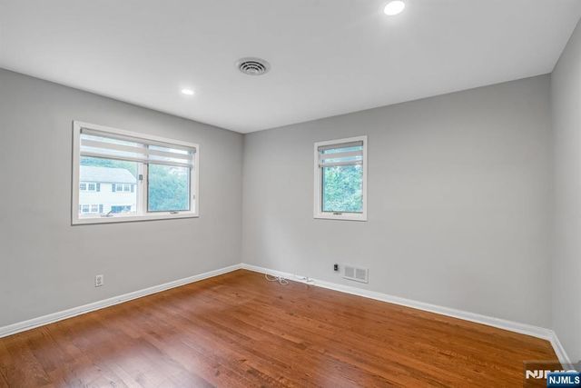 8 Waibel Drive, Allendale, NJ 07401