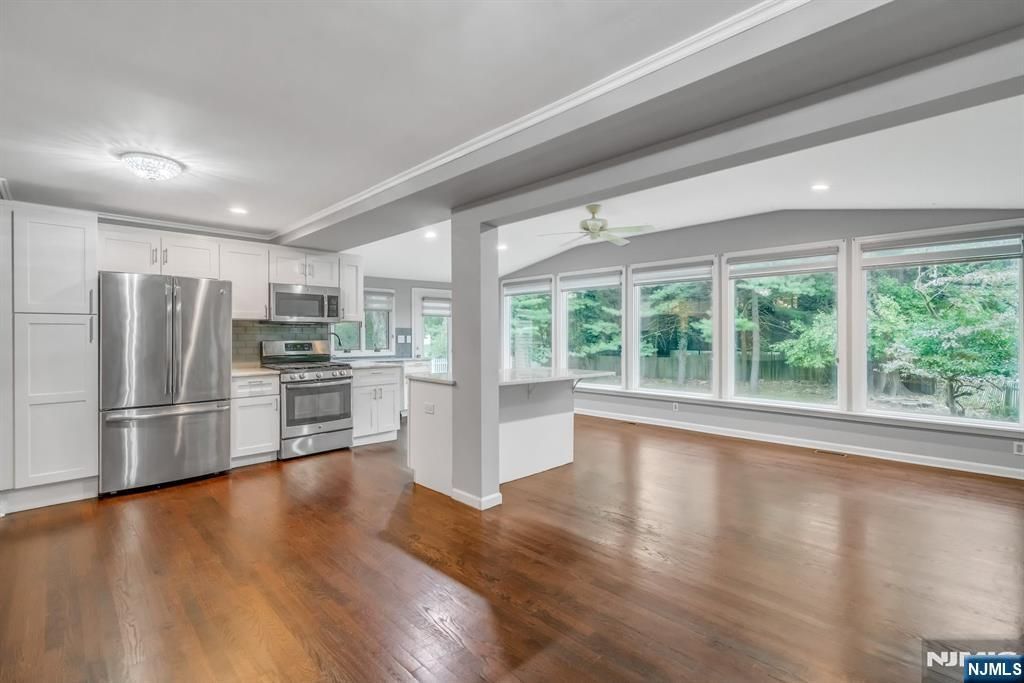 8 Waibel Drive, Allendale, NJ 07401