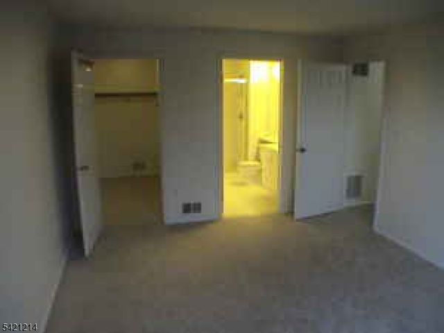 17 Fisher Dr, Franklin Twp., NJ 08823