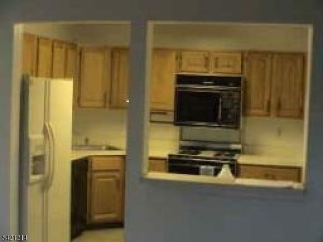 17 Fisher Dr, Franklin Twp., NJ 08823