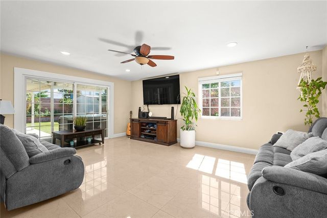 506 W Rosslynn, Fullerton, CA 92832