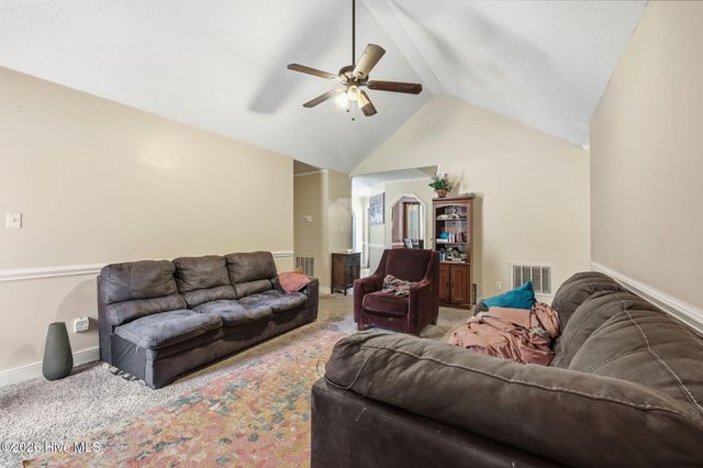 566 Ridge Drive, Winterville, NC 28590