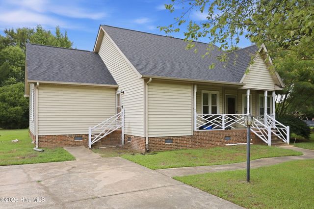 566 Ridge Drive, Winterville, NC 28590
