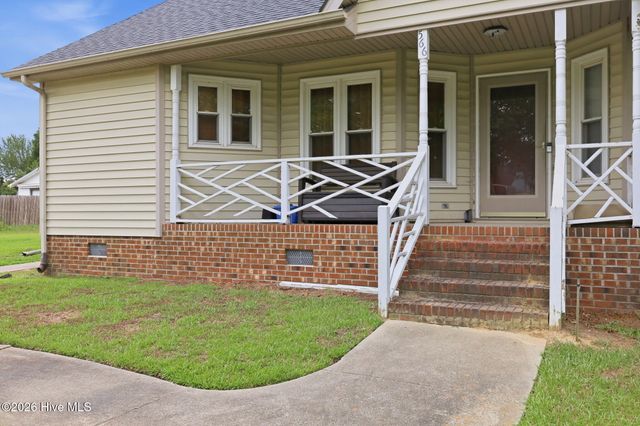 566 Ridge Drive, Winterville, NC 28590