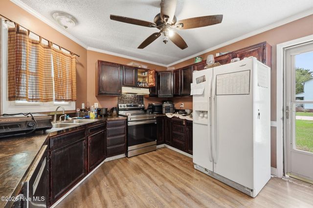 566 Ridge Drive, Winterville, NC 28590
