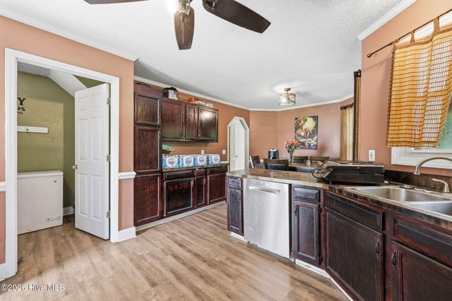 566 Ridge Drive, Winterville, NC 28590
